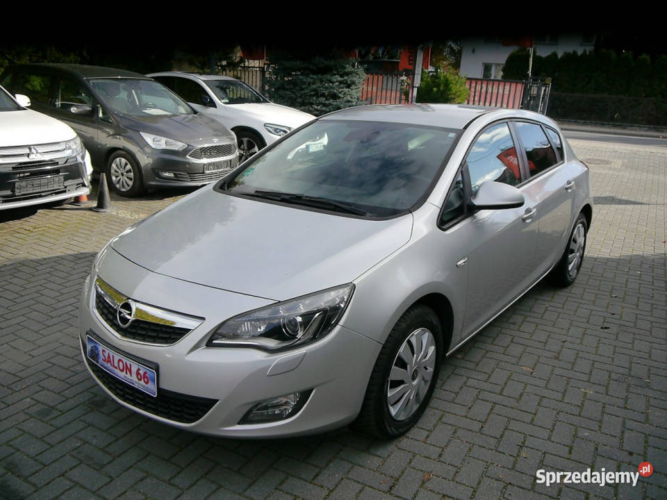 Opel Astra 14t Xenon Stan b 100bezwypadkowy z Zarejestrowany w Polsce Częstochowa