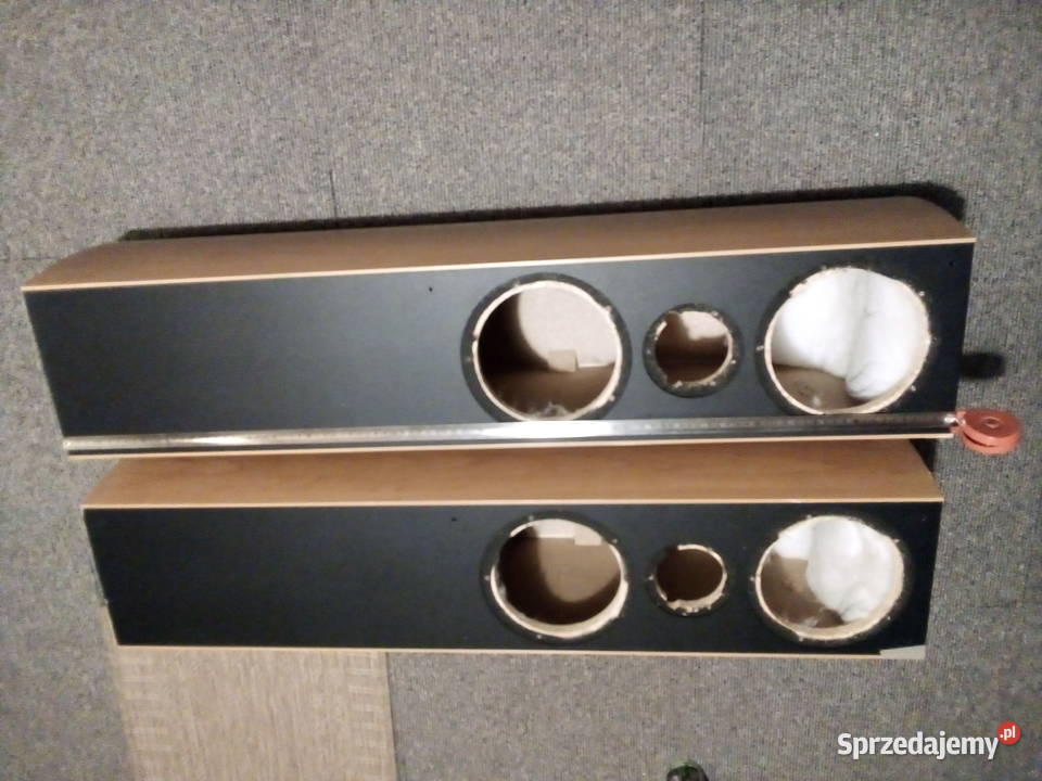 kolumny skrzynki glosnikowe