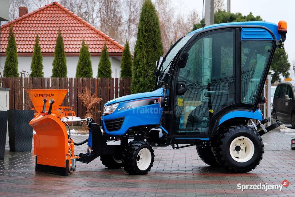 LS Tractor MT125 4x4 247 CAB IND Pług do śniegu Napęd 4x4 Tajęcina