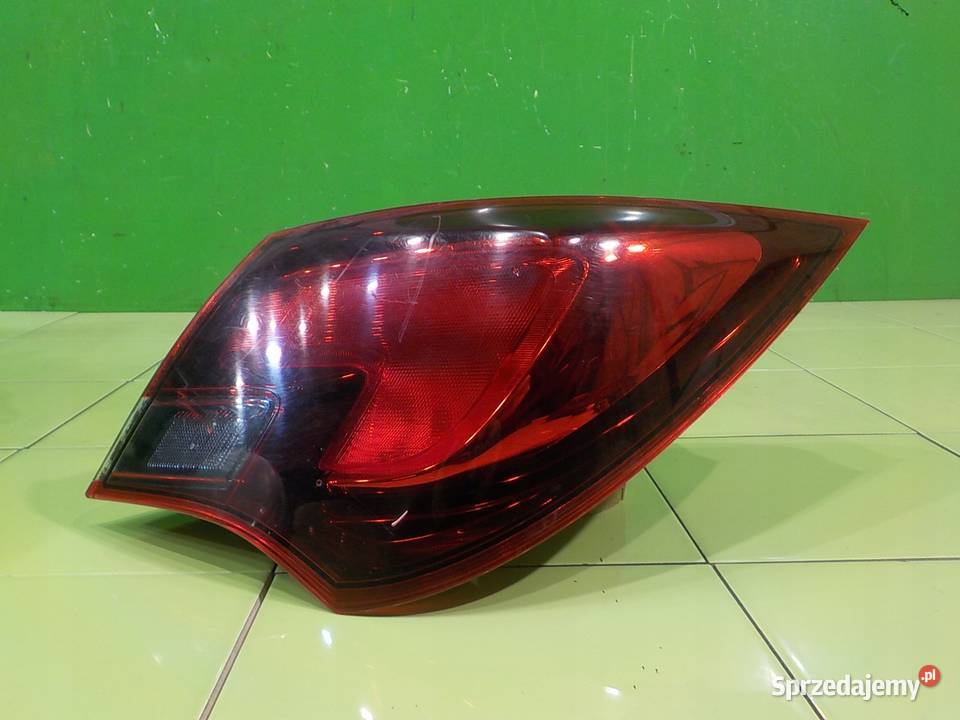 OPEL ASTRA J GTC 14T 16r 3D lampa prawa tyl