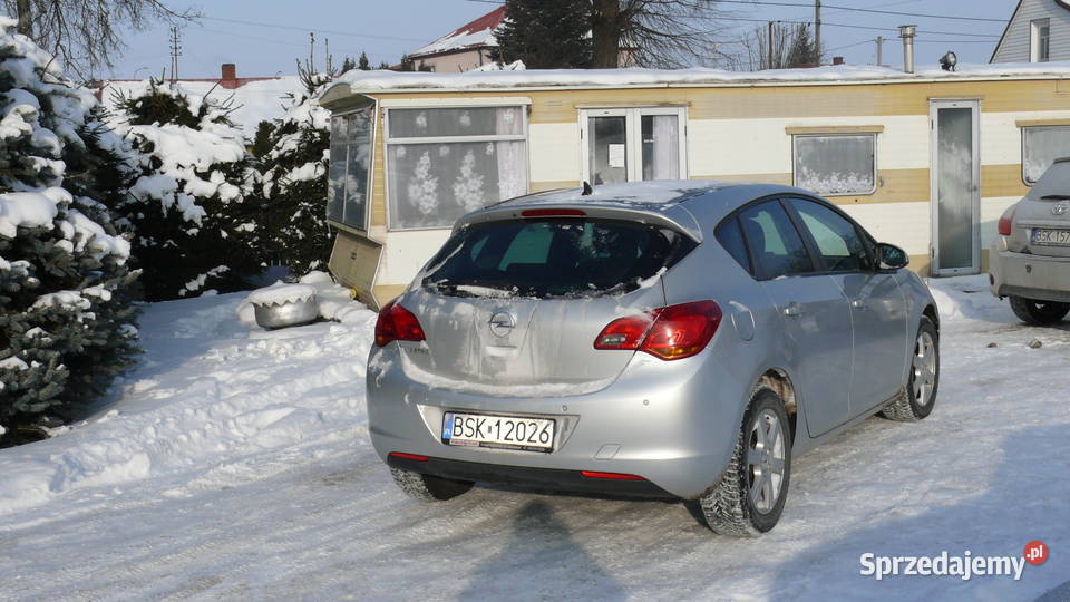 OPEL ASTRA J 16 benzyna 2011r elektrochrom. lusterko wst. sprzedam