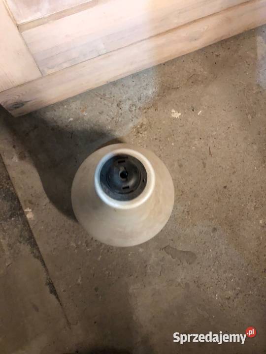 Wysoki szklany klosz kropla wody z otworem