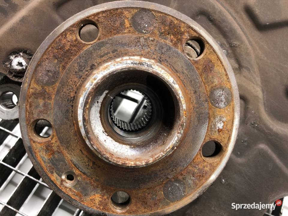 ZWROTNICA LEWY PRZÓD VW PASSAT B8 14 150 osobowe Zwrotnice