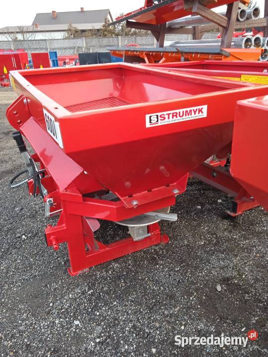 Rozsiewacz do nawozów firmy STRUMYK Lubartów