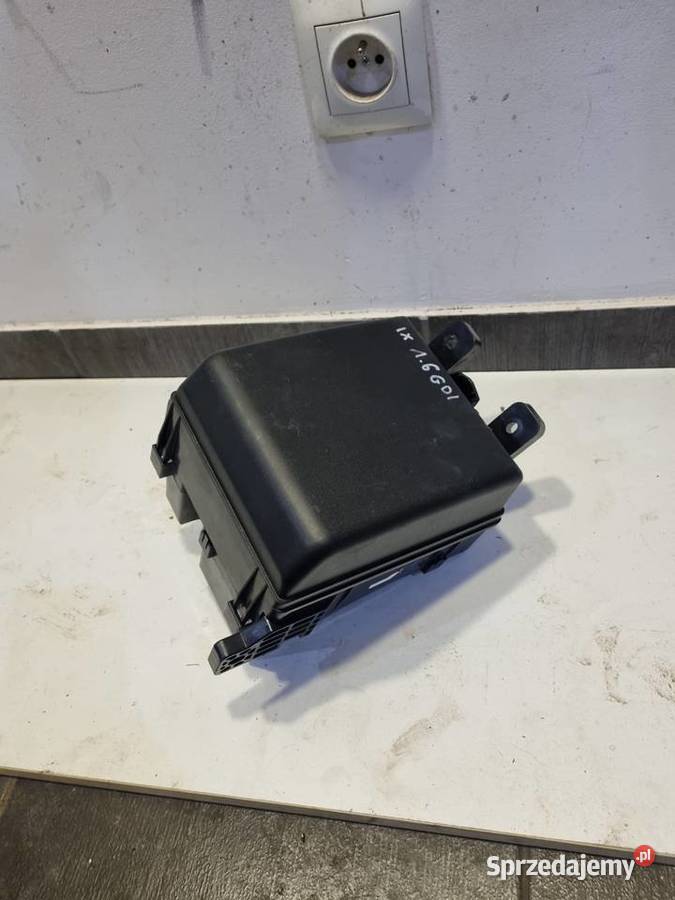 SKRZYNKA BEZPIECZNIKOW HYUNDAI IX 35 16 GDI osobowe