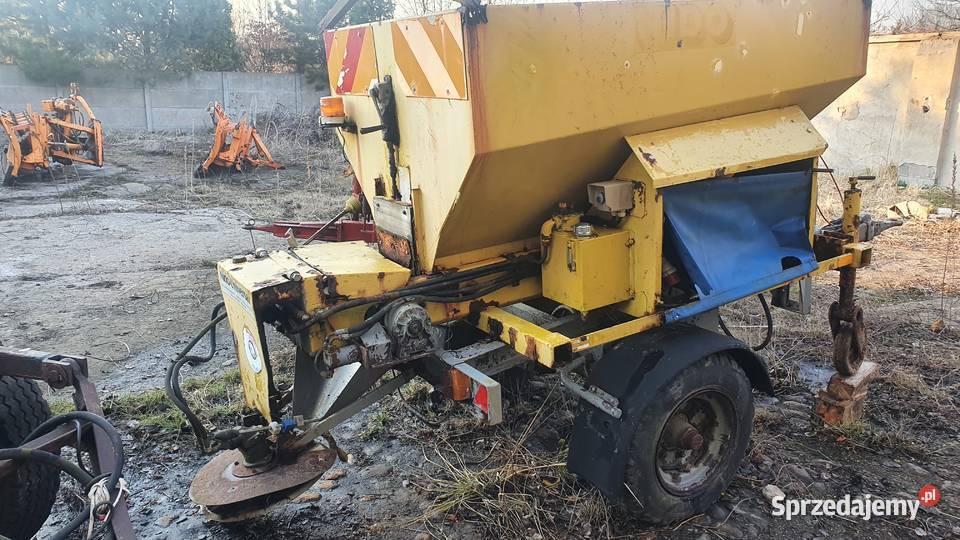 Rozsiewacz wapna nawozów piasku piaskarka Nido Złoczew
