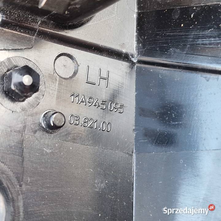 VW ID4 ID4 LAMPA TYLNA LEWA IDEALNA 11A945095 Bieleń