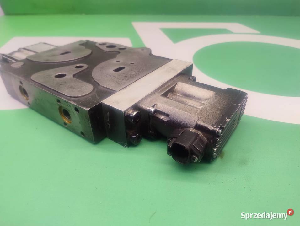 Sekcja rozdzielacza 87325538 87325955 Steyr 6195 Wilkowo