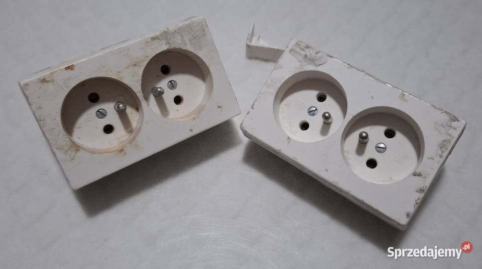 Gniazdko podwójne nadtynkowe z uziemieniem