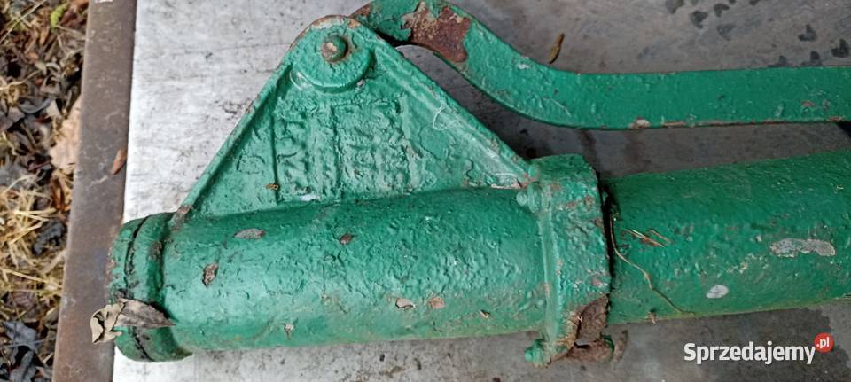 Pompa do wody stara ręczna żeliwna wielkopolskie Bronisław