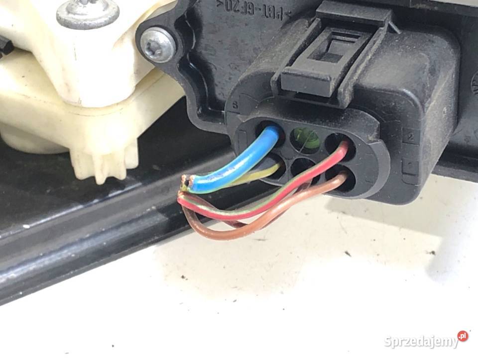 PODNOŚNIK SZYBY PRAWY TYŁ BMW E83 SUV 0311