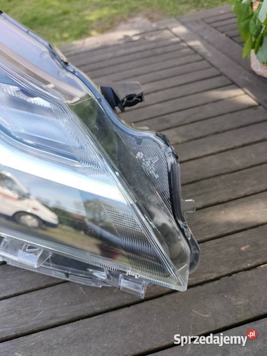 Lampa przednia prawa Toyota Yaris III 3 LIFT Chocianów