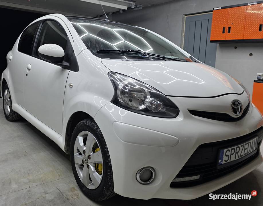Toyota Aygo piękna biała z czarnym dachem benzyna świętokrzyskie Morawica