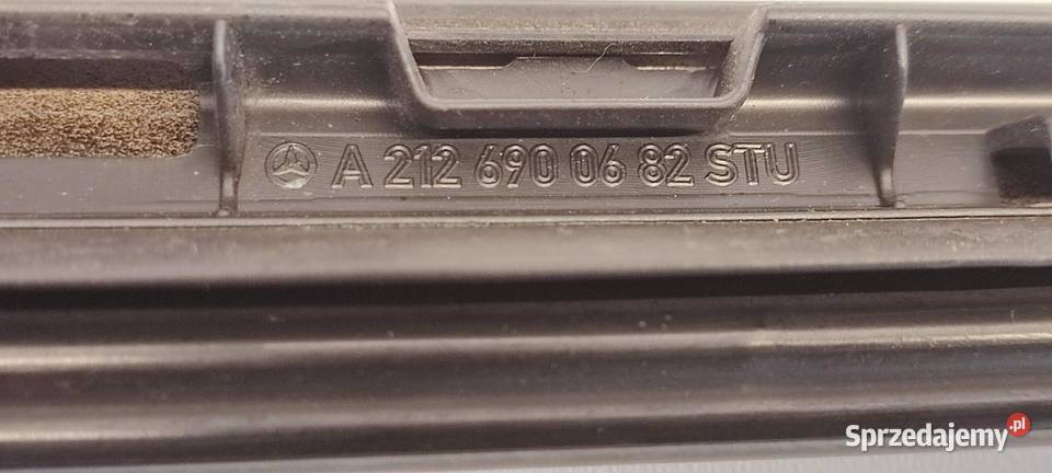 MERCEDS W212 LISTWA SZYBY CZOŁOWEJ PRAWA