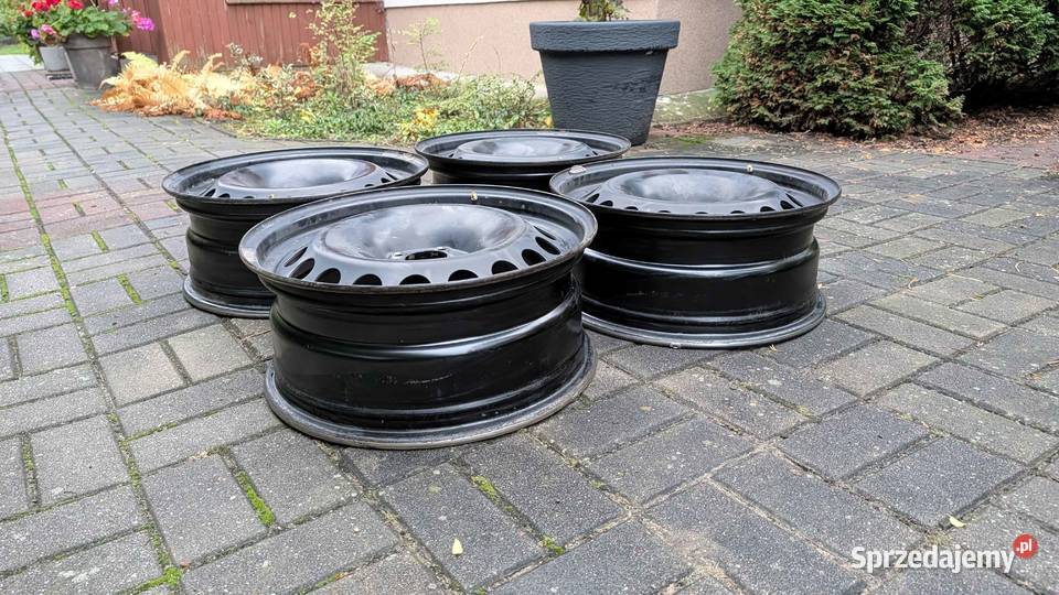 Komplet felg 5x105 7J17 ET 42 F143 otwór Średnica 17" Stok Lacki-Folwark