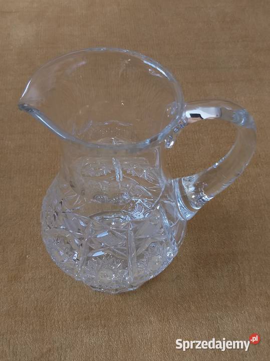 Kryształowy dzbanek przezroczysty