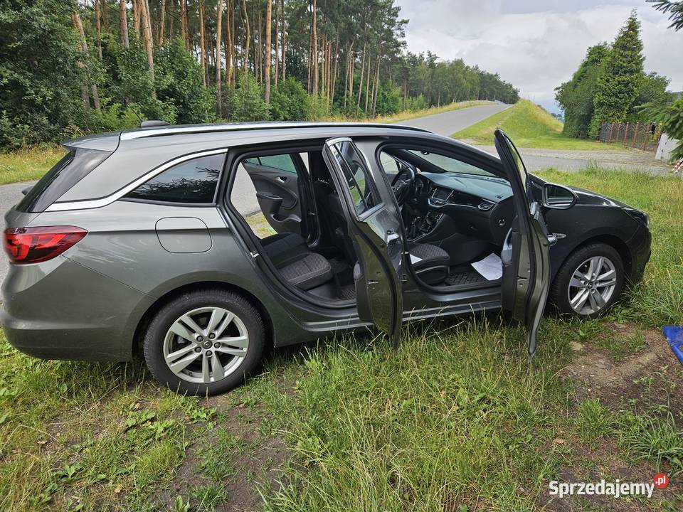 Opel Astra SportsTurer benzyna