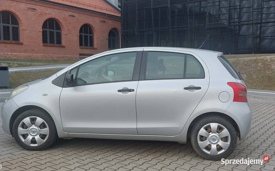 Toyota Yaris srebrna rocznik 2005 stan elektryczne lusterka Yaris śląskie Czeladź