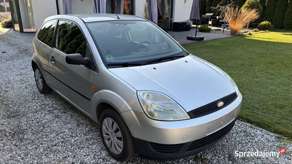 Ford Fiesta 14 benzyna 2004r VAT marża Sieradz sprzedam