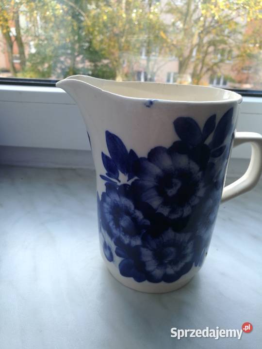 Stary dzbanek porcelanowy mlecznik