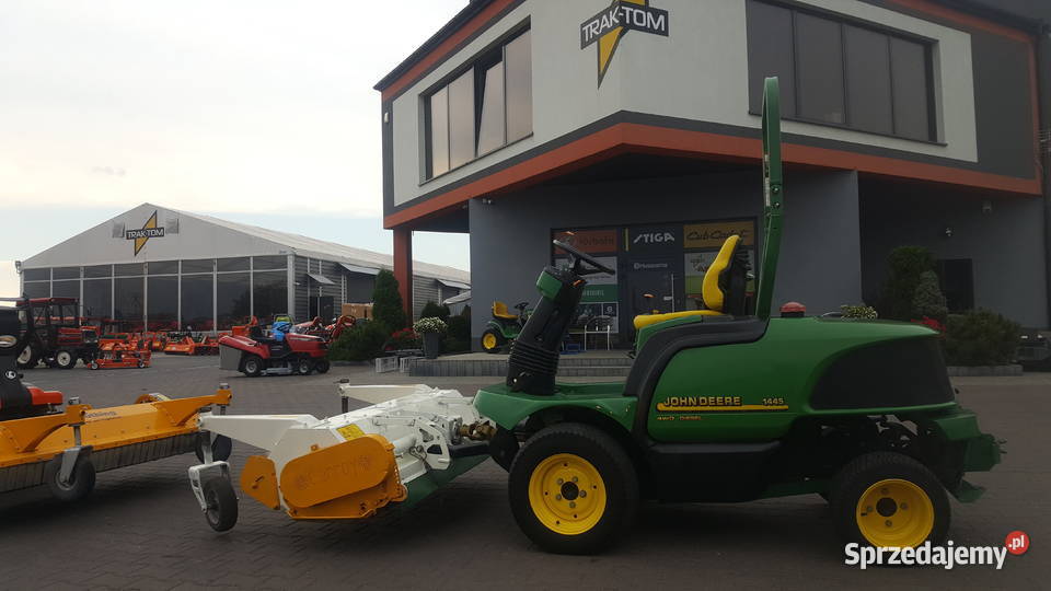 Profesjonalny sprzęt koszący John Deere 4x4 z Kobiele Wielkie