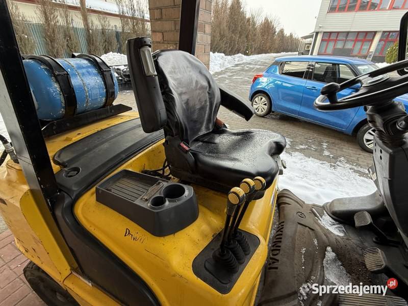 Wózek widłowy HYUNDAI model 30L7A syndyka