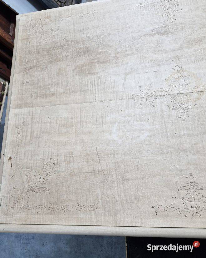 Stół z krzesłami antyk z duszą i historią Marki