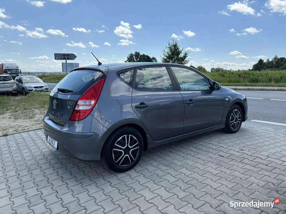 Hyundai i30 zadbane autoSprawna światła przeciwmgielne Przyszowice sprzedam