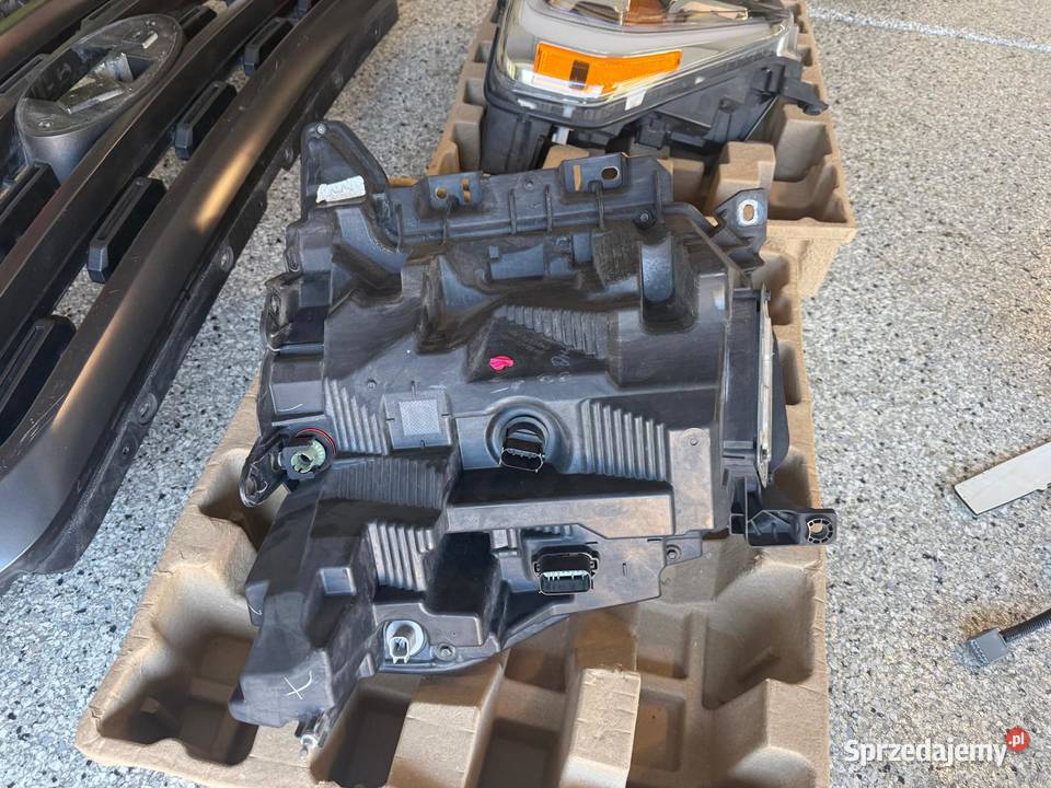 2021 Ford F150 2x lampy Led z modulami grill Brończyce