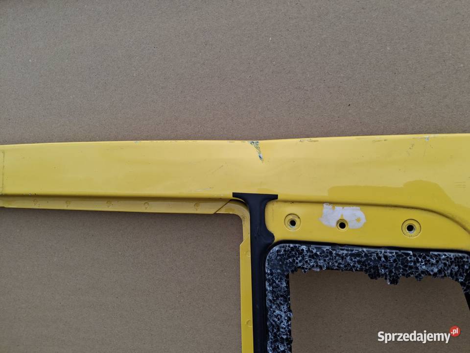 IVECO EUROCARGO DRZWI PRAWE EMBLEMAT Drzwi Bieleń