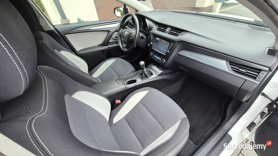 TOYOTA AVENSIS Bezwypadkowa Polski salon serwis Kraków