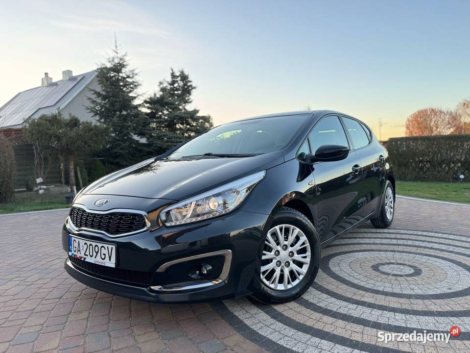 Kia Ceed 14 CRDi Niski przebieg Salon 2 komplety 139900km Poznań