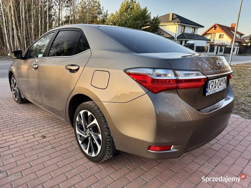 Toyota Corolla 16 benzyna salon jasne wnętrze bluetooth Radzymin