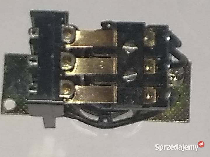 Przekaźnik R15 3PDT 10A 24V