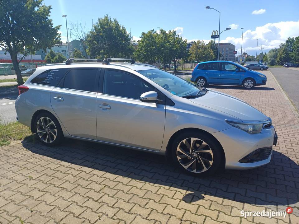 Toyota Auris Auris 16 D4D poLift 150 112 2015 Auris Szczecin