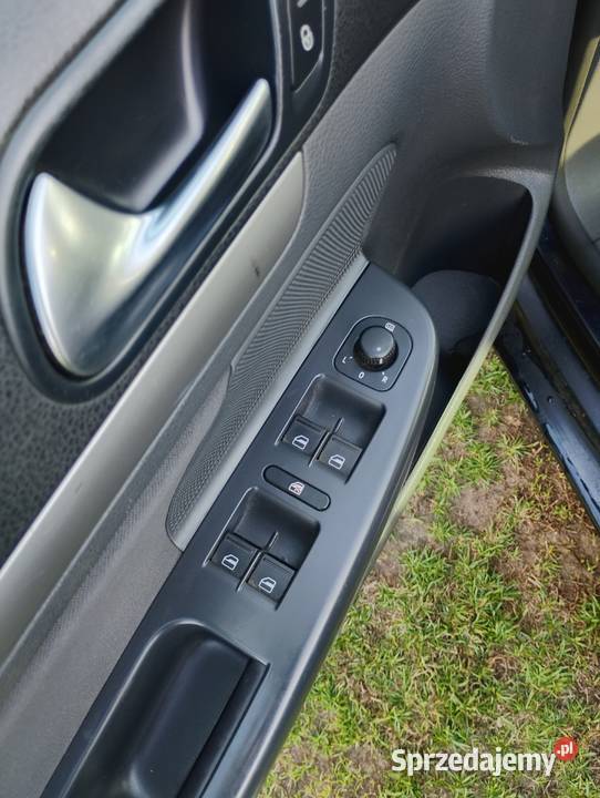 Volkswagen Golf 5 2009 14 benzyna