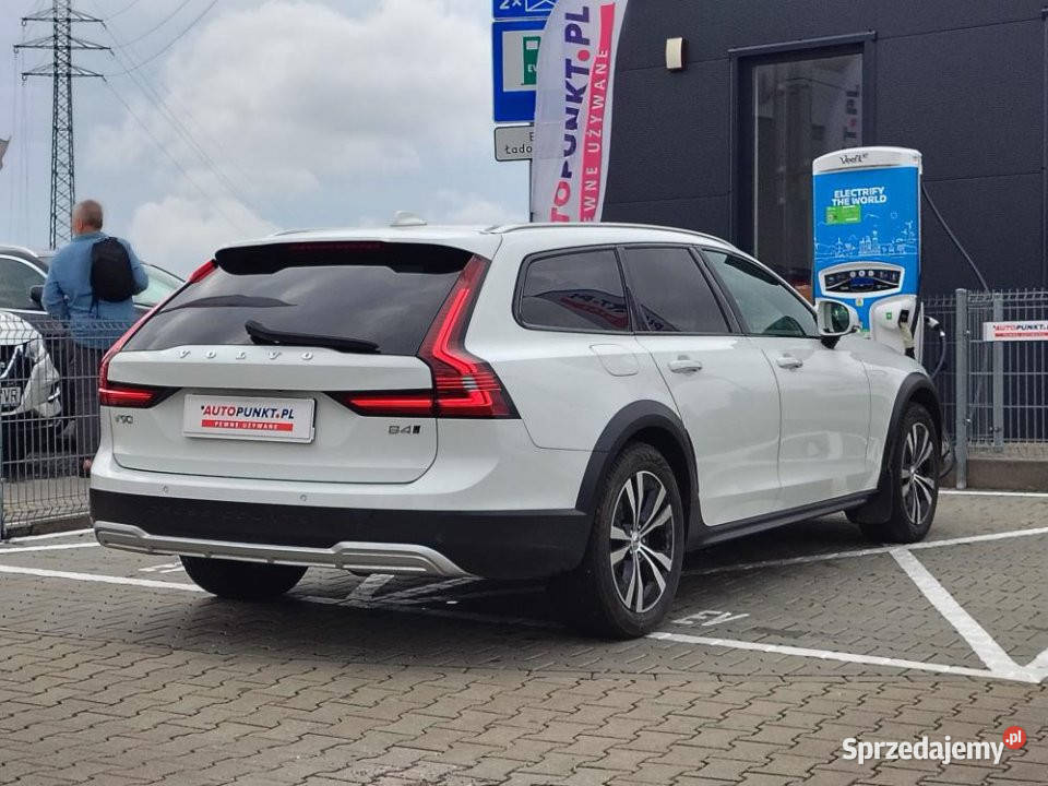 Volvo V90 Cross Country 2022r B4 AWD 197 FV23 Rok produkcji 2022 Poznań