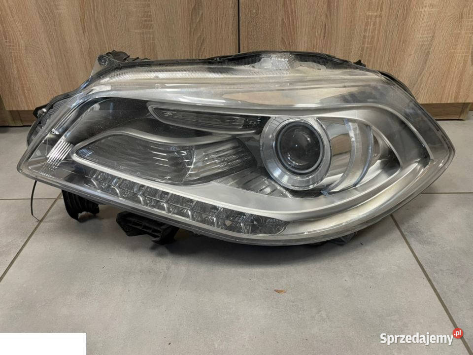Suzuki Sx4 reflektor xenon lewy Kozubszczyzna