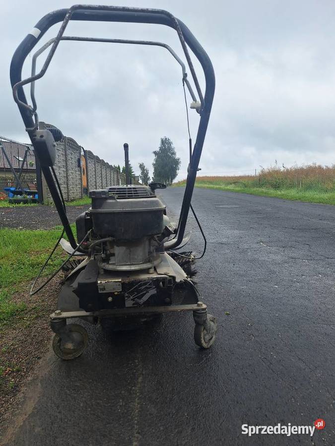 Szczotka do zamiatania z napedem silnik honda Sugajno
