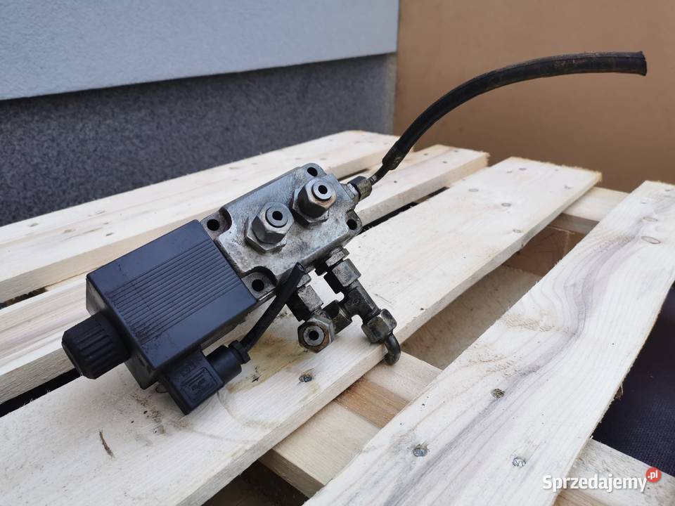 Blok zaworowy osprzętu Cat TH 330B Wilkowo