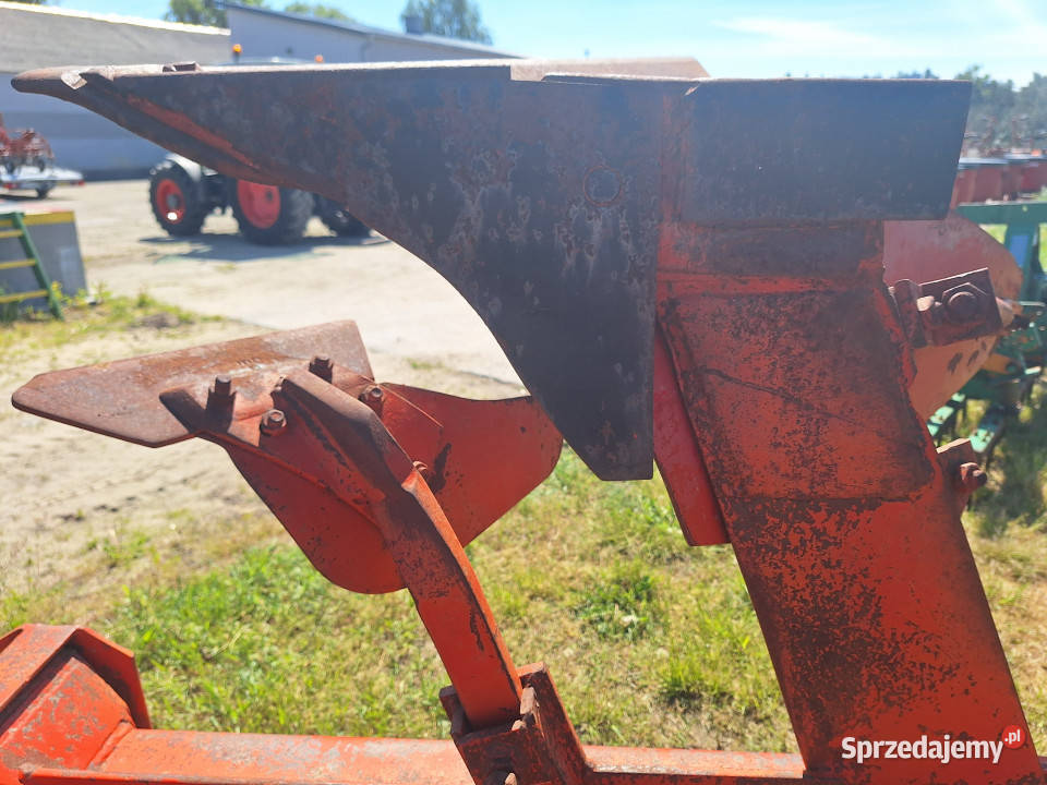 Pług obrotowy NAUD 4 skibowy model 49600 RN02 Pługi wielkopolskie Szlachcin