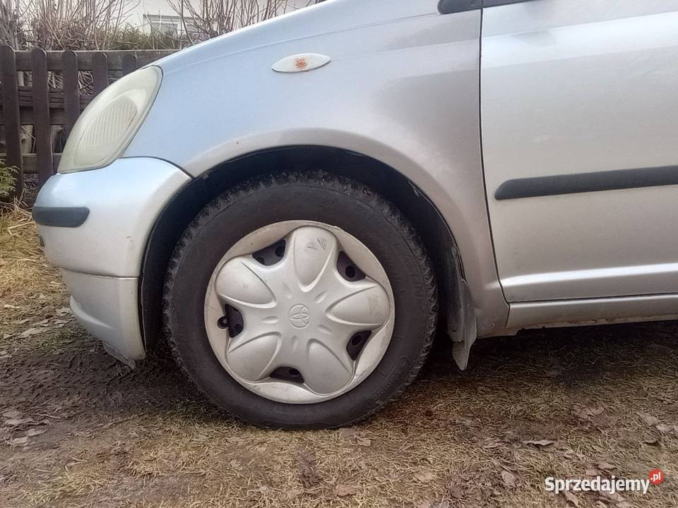 Sprzedam Toyota Yaris 13 automat 2000 srebrna automatyczna Trzebnica