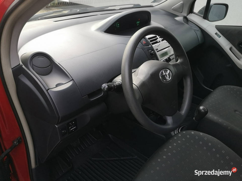 Toyota Yaris 13 Benzyna 88 Klimatyzacja Zarejestrowany w Polsce dolnośląskie Strzegom