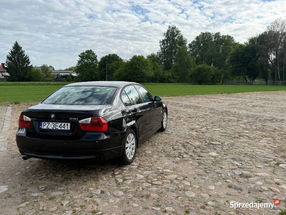 BMW E90 20 Benzyna Lekko uszkodzona manualna Olsztyn