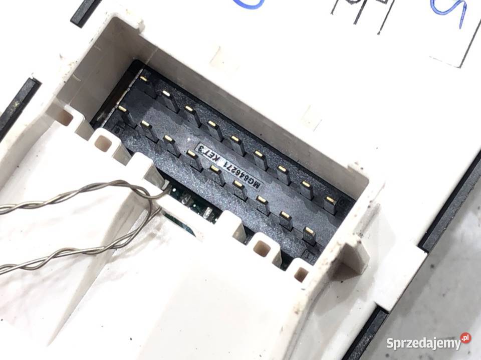 PRZEŁĄCZNIK SZYB KIA SPORTAGE V 93571R2300 SUV