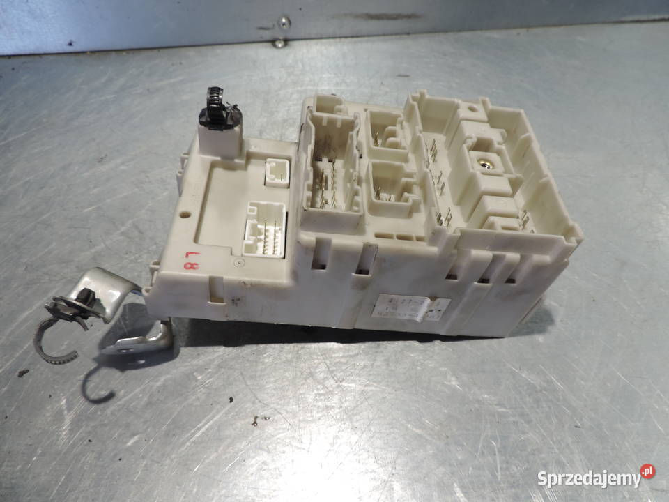 TOYOTA RAV4 II 20 D4D SKRZYNKA BEZPIECZNIKÓW Nowy Sącz sprzedam