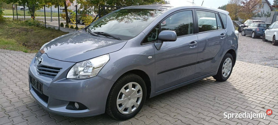 Toyota Verso zadbana 18l Benz Stare Budy