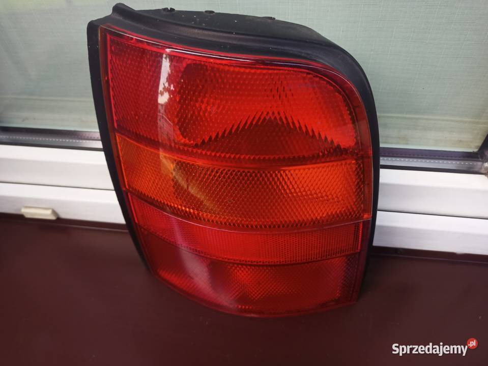 Nissan Micra K11 lampa tył tylna lewa Oświetlenie Sieradz sprzedam