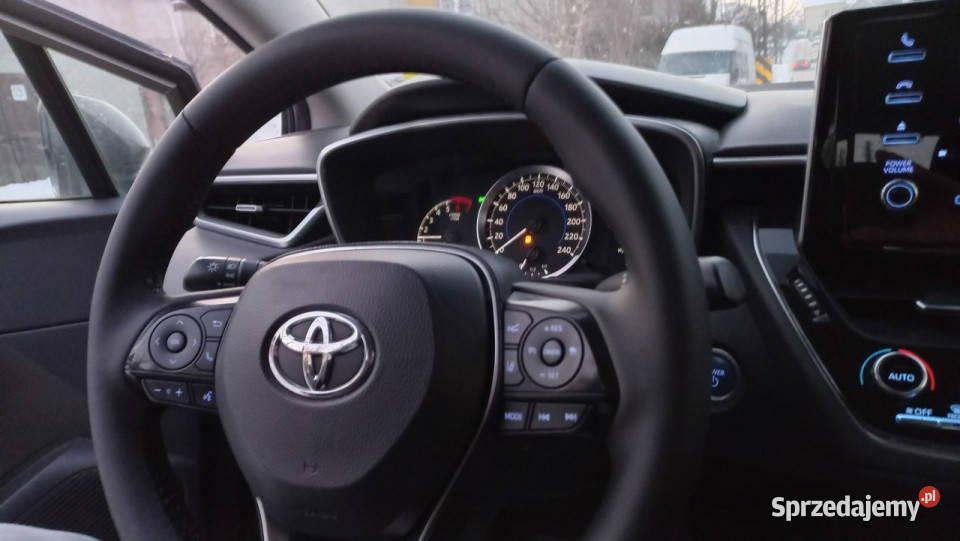 Toyota Corolla Comfort eCVT 18 Hybryda Tempomat asystent pasa ruchu Corolla pomorskie Gdańsk