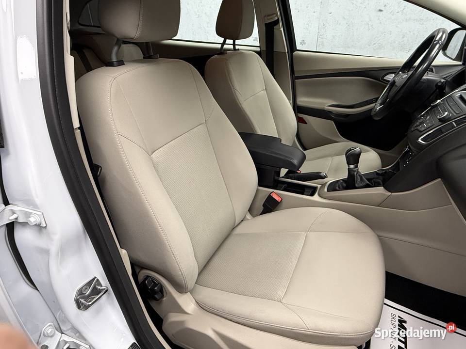 LIFT 16 Benzyna 95 jasne wnętrze GWARANCJA Focus Poznań